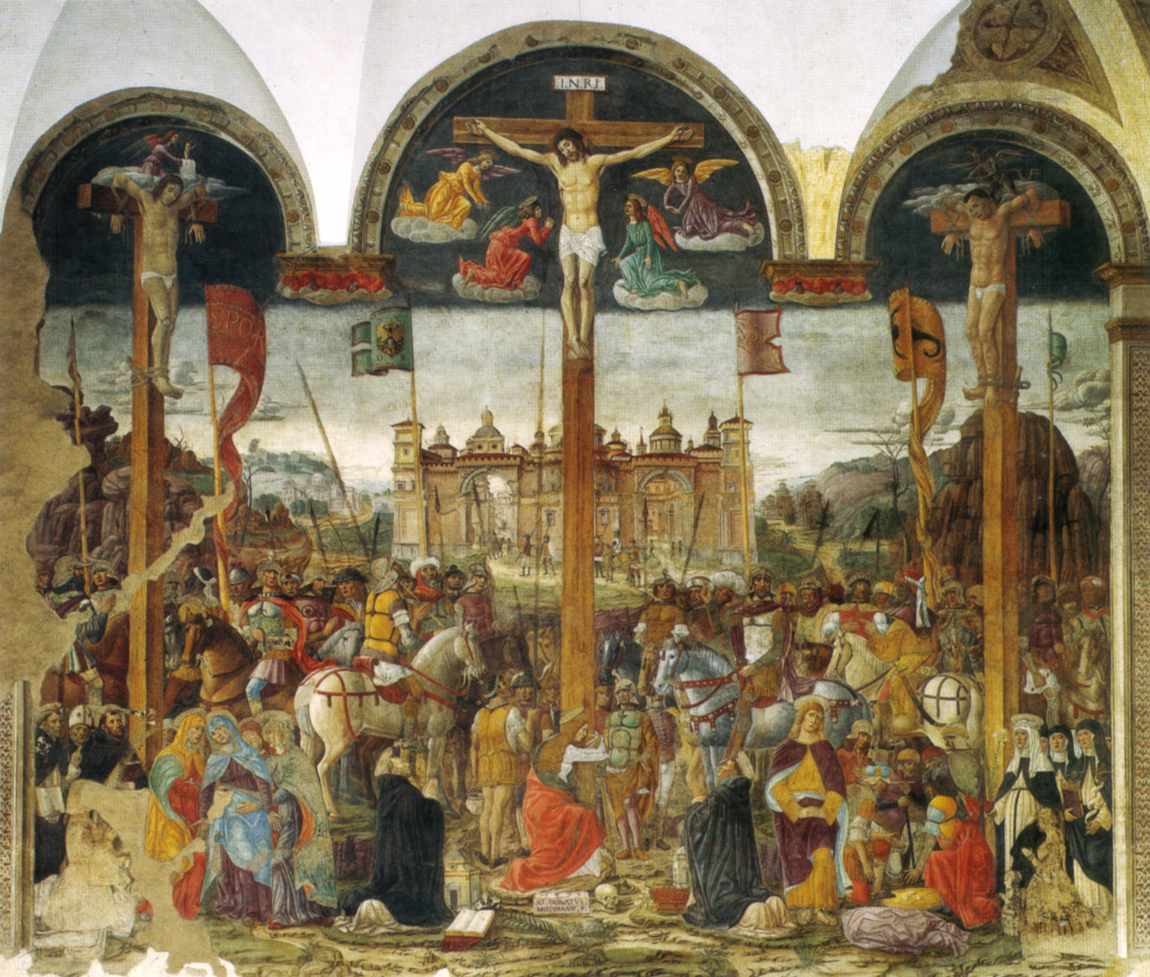 Tegenover het schilderij van Het Laatste Avondmaal vind je het schilderij van de kruisiging, door Giovanni Donato da Montorfano, een andere schilder.